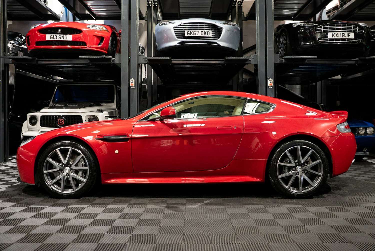 Used Aston Martin Vantage 2012 for sale - 77249076: Photo 9
