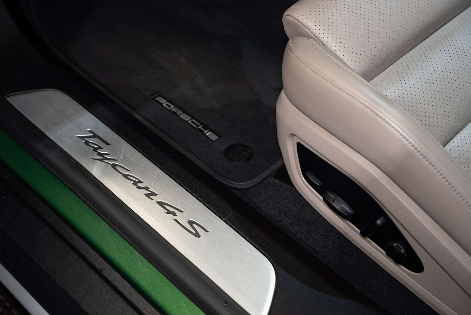 Used Porsche Taycan 2022 for sale - 77775457: Photo 17