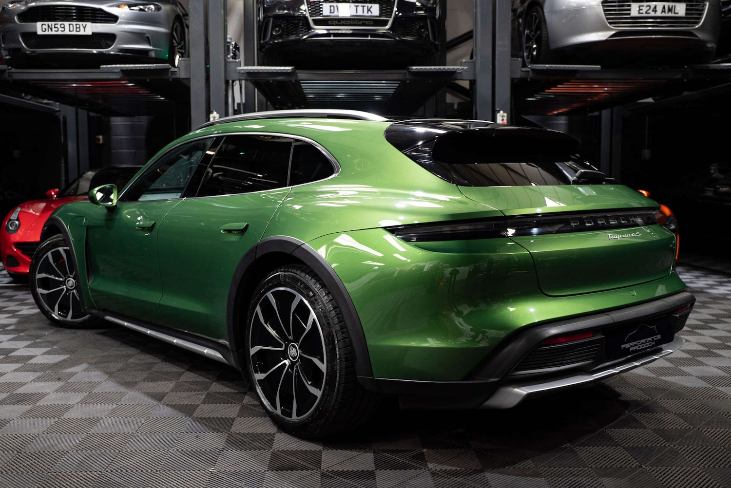 Used Porsche Taycan 2022 for sale - 77775457: Photo 2