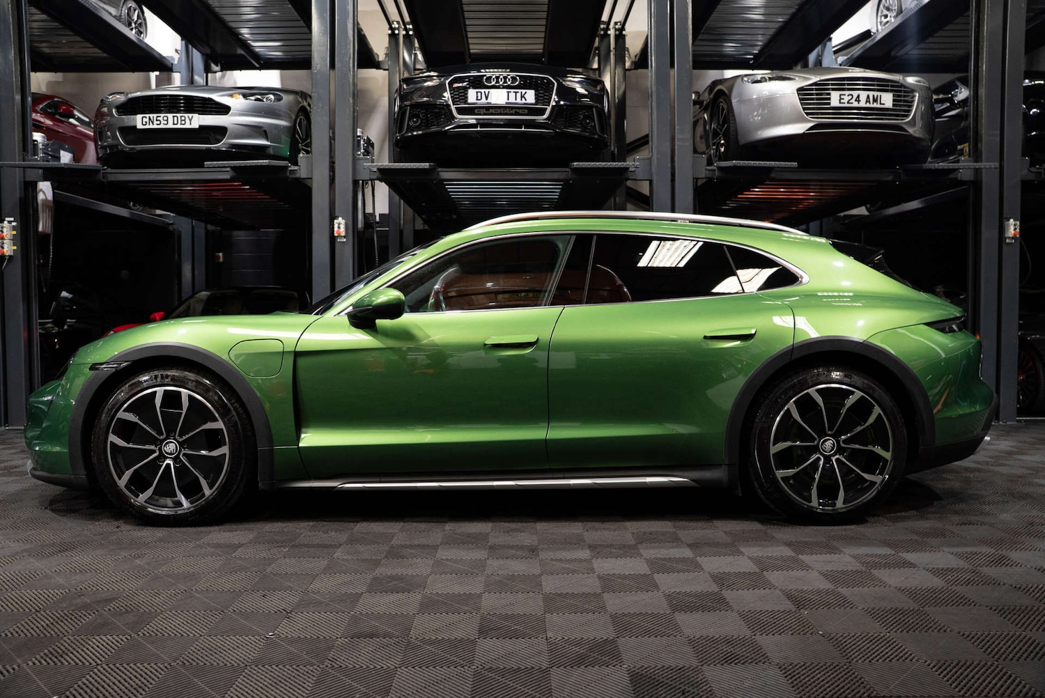 Used Porsche Taycan 2022 for sale - 77775457: Photo 9