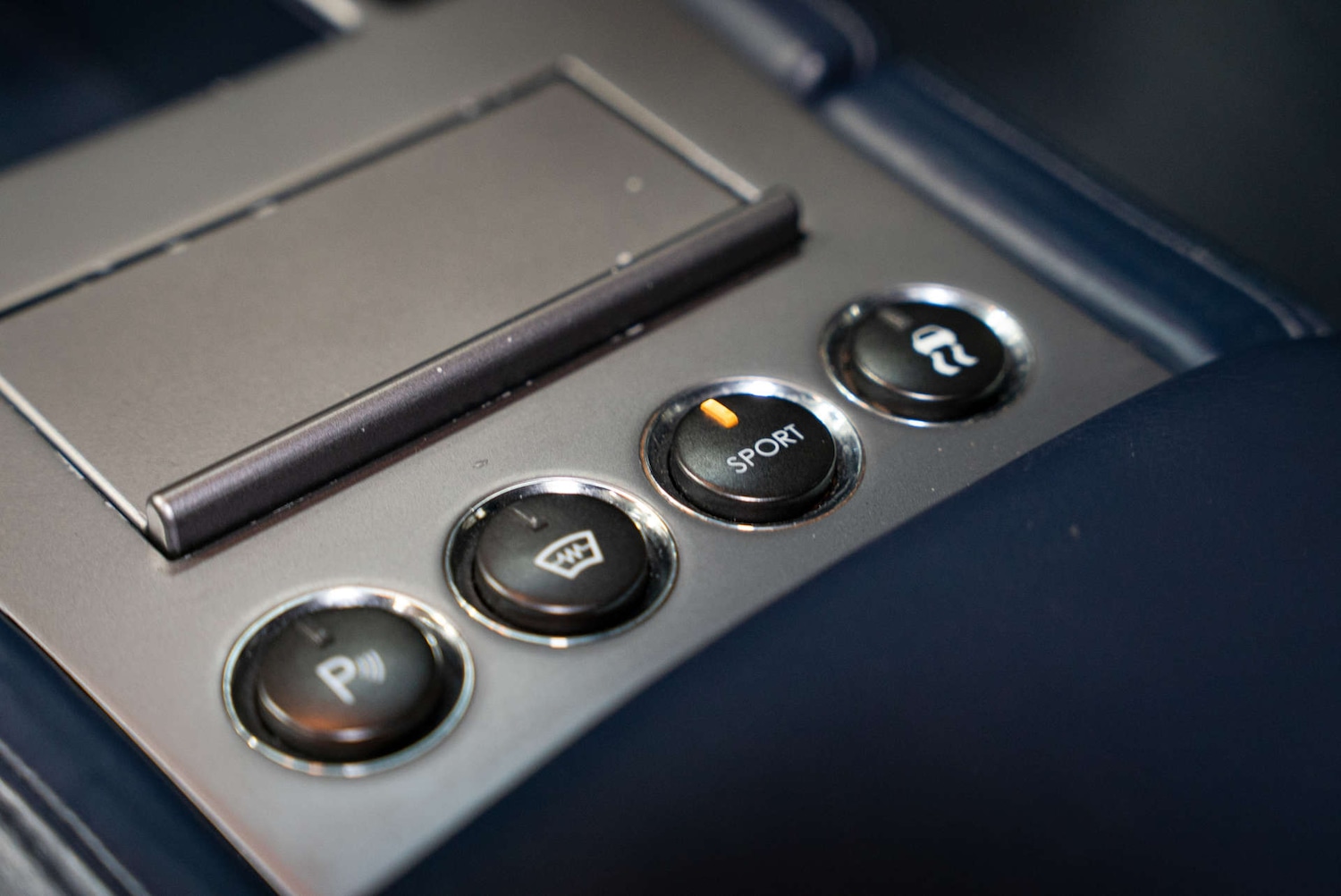 Used Aston Martin DB9 2004 for sale - 77249060: Photo 28