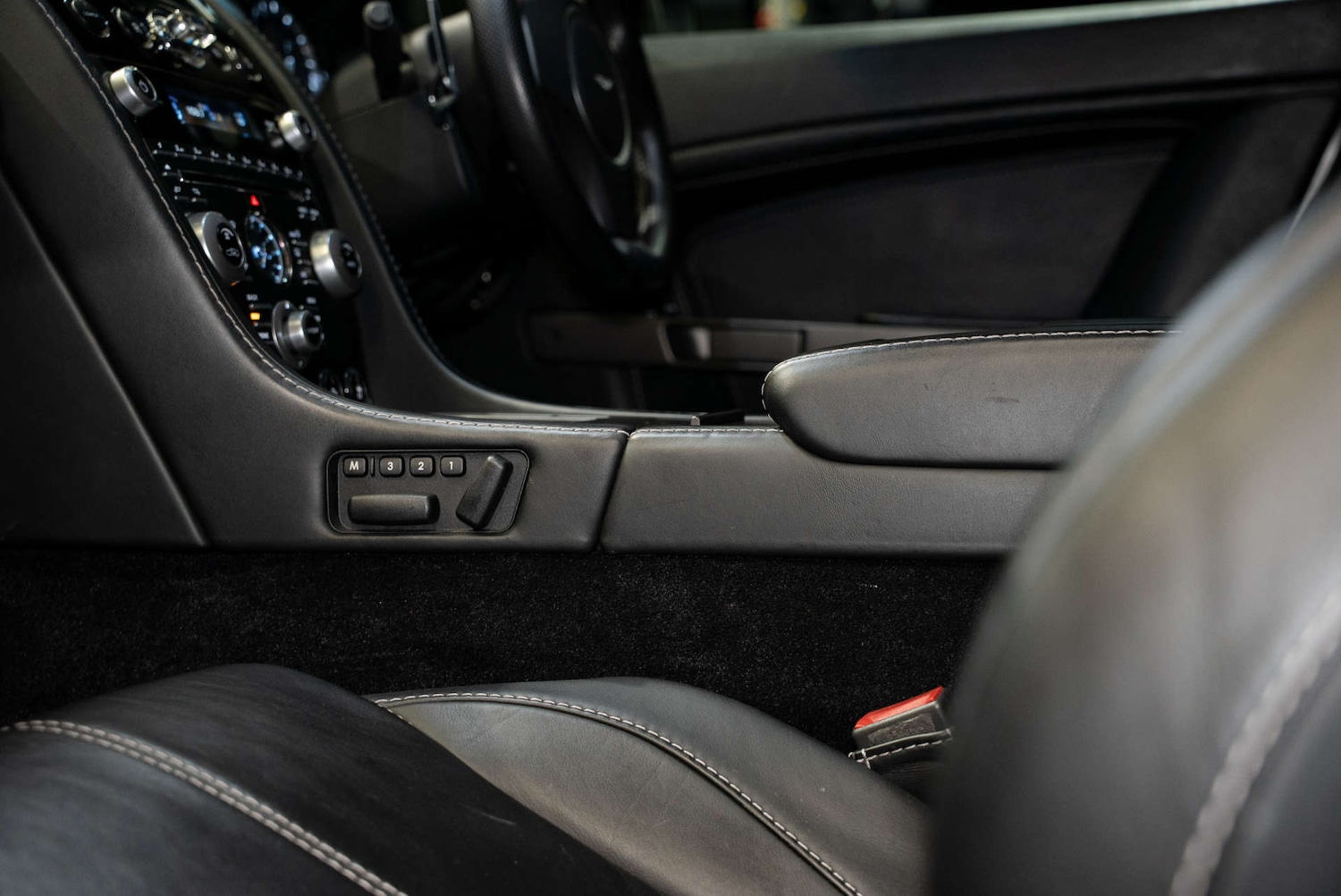 Used Aston Martin Vantage 2008 for sale - 77437462: Photo 17