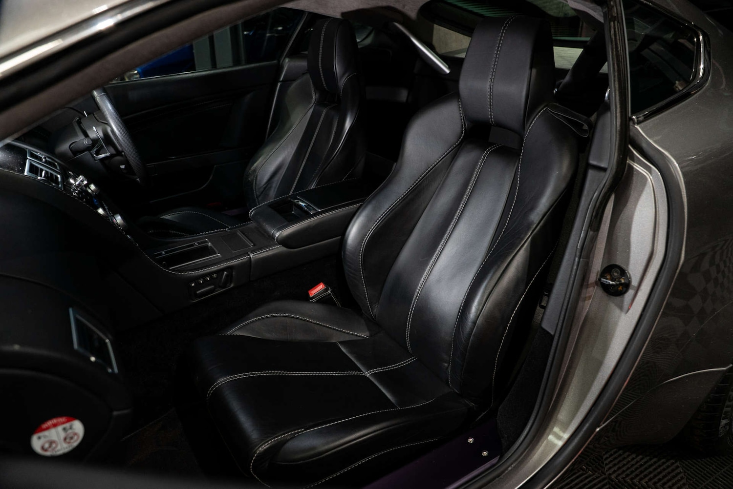 Used Aston Martin Vantage 2008 for sale - 77437462: Photo 3