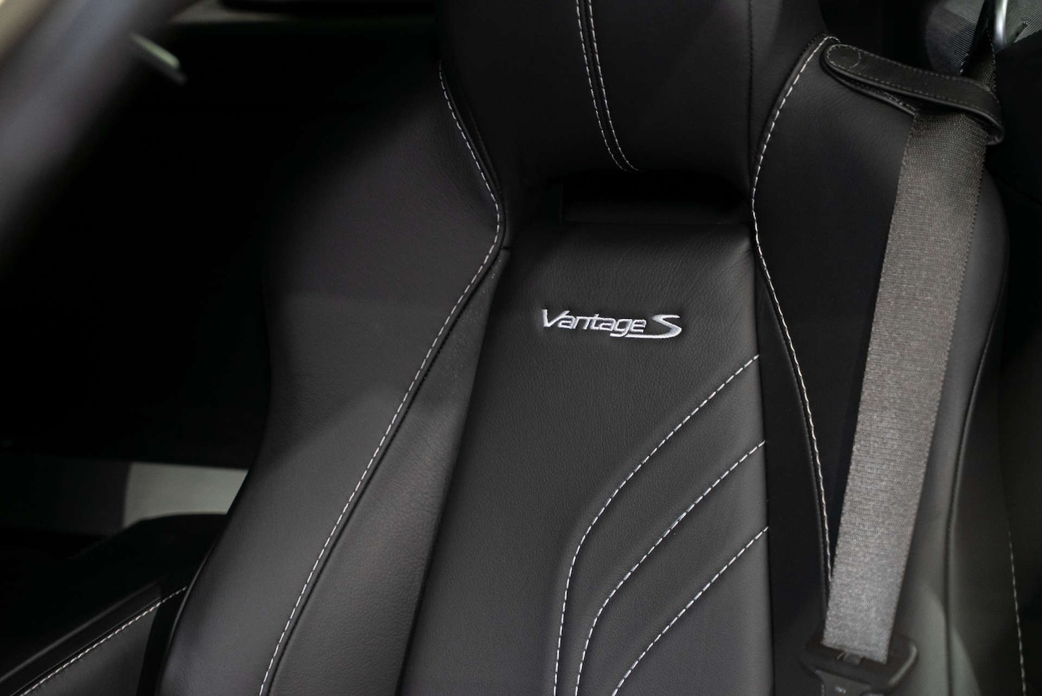 Used Aston Martin Vantage 2014 for sale - 77288531: Photo 15