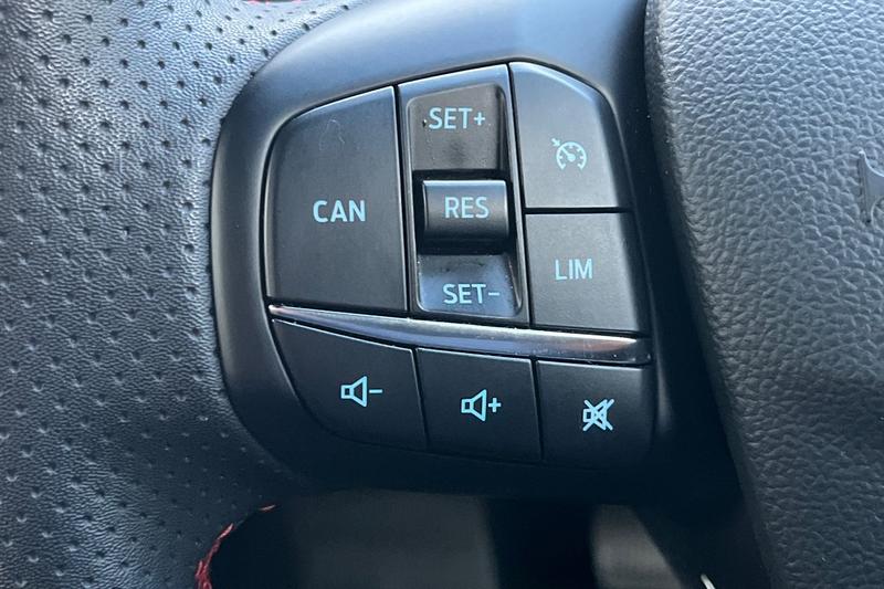 Used Ford Focus 2023 for sale - 76415918: Photo 32