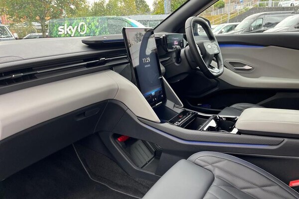 Used Ford Explorer 2024 for sale - 76067654: Photo 18