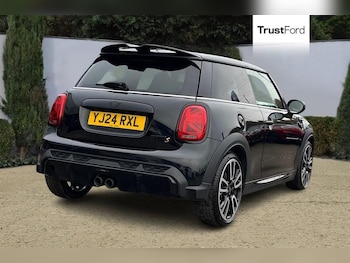 Used MINI Hatch 2024 for sale - 77931198: Photo