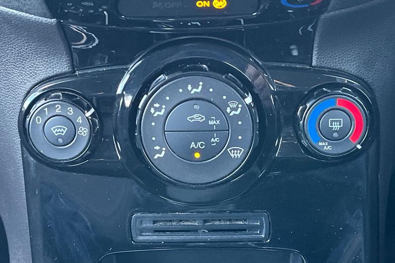 Used Ford Fiesta 2015 for sale - 76631430: Photo 24