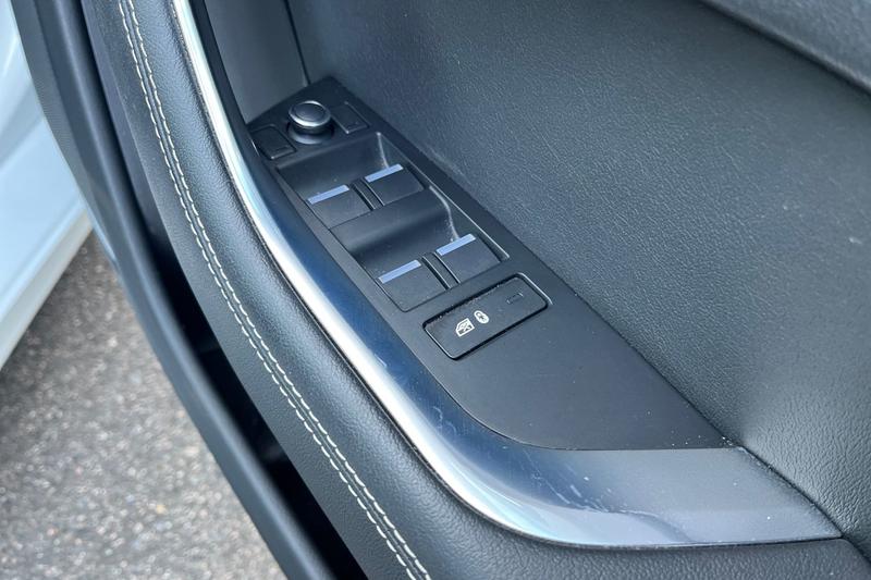 Used Jaguar XE 2019 for sale - 76744293: Photo 16