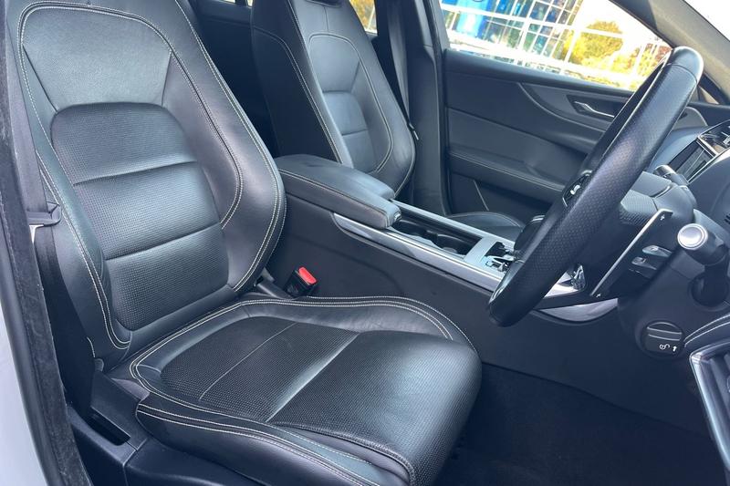 Used Jaguar XE 2019 for sale - 76744293: Photo 17