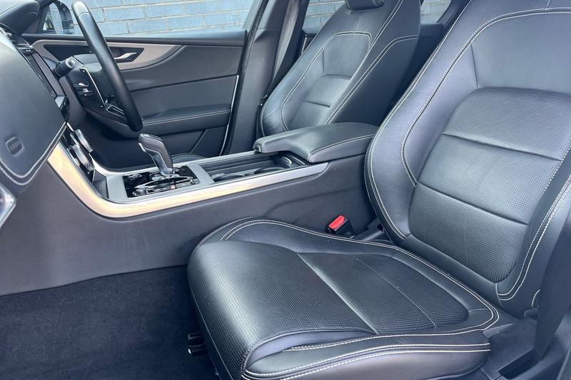 Used Jaguar XE 2019 for sale - 76744293: Photo 19