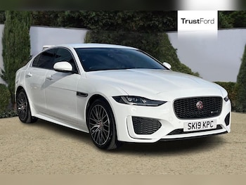 Used Jaguar XE 2019 for sale - 76744293: Photo