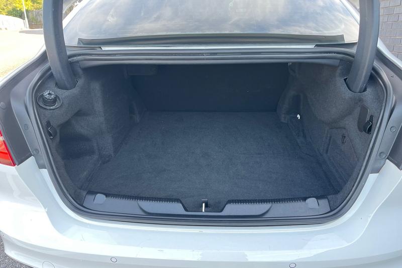 Used Jaguar XE 2019 for sale - 76744293: Photo 21