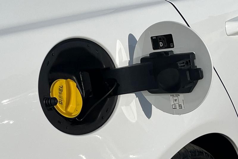 Used Jaguar XE 2019 for sale - 76744293: Photo 23