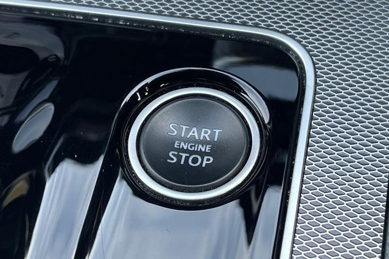 Used Jaguar XE 2019 for sale - 76744293: Photo 25