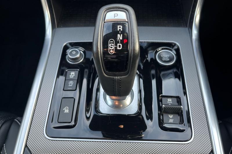 Used Jaguar XE 2019 for sale - 76744293: Photo 26