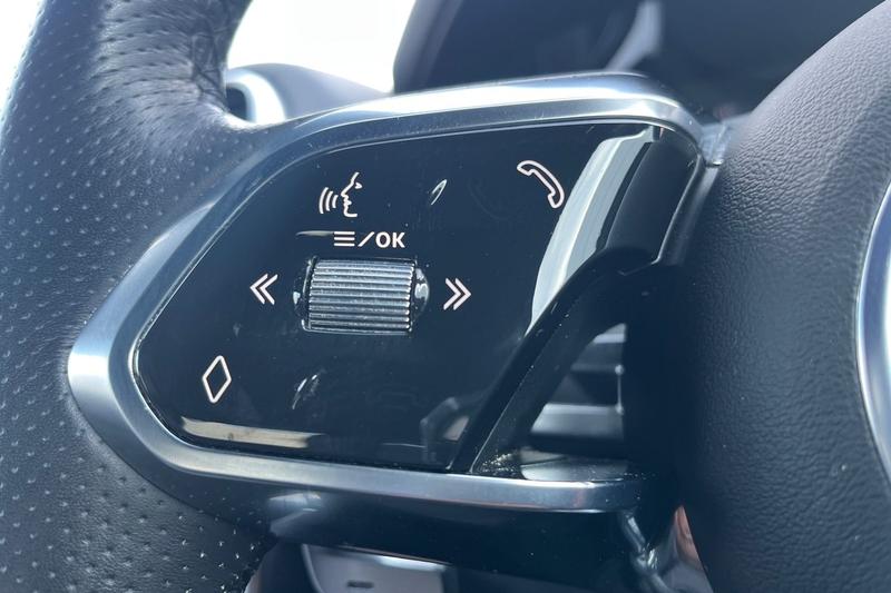 Used Jaguar XE 2019 for sale - 76744293: Photo 27