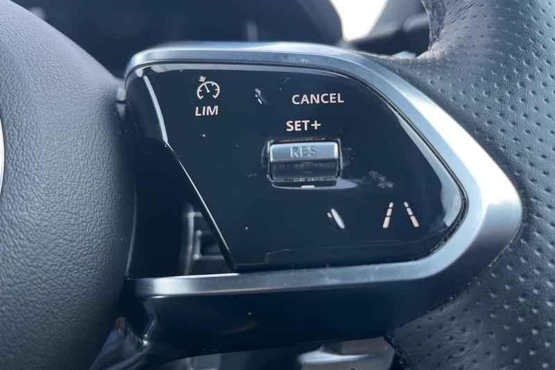 Used Jaguar XE 2019 for sale - 76744293: Photo 28