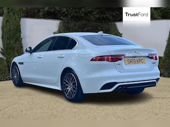 Used Jaguar XE 2019 for sale - 76744293: Photo