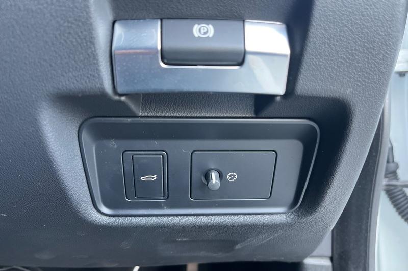 Used Jaguar XE 2019 for sale - 76744293: Photo 35