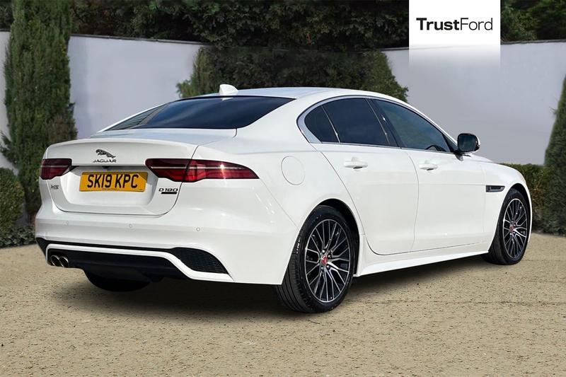 Used Jaguar XE 2019 for sale - 76744293: Photo 4