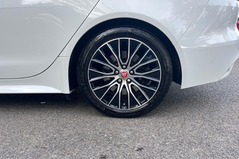 Used Jaguar XE 2019 for sale - 76744293: Photo 8