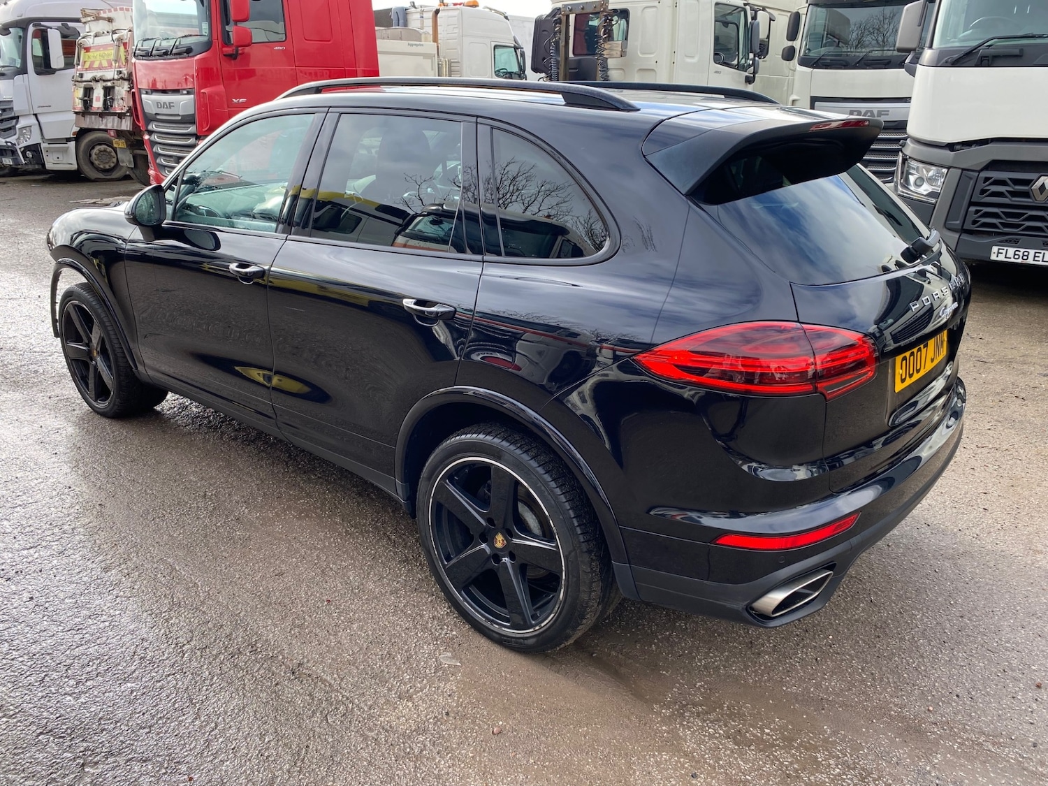Used Porsche Cayenne 2017 for sale - 77640403: Photo 2