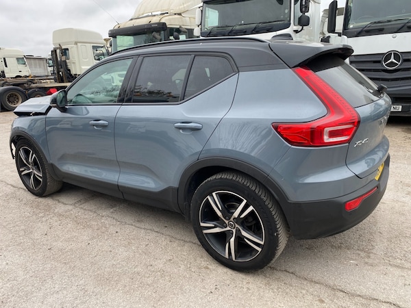 Used Volvo XC40 2021 for sale - 76253929: Photo 2