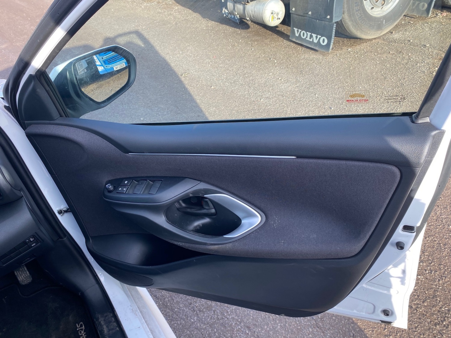 Used Toyota Yaris 2024 for sale - 77311004: Photo 19