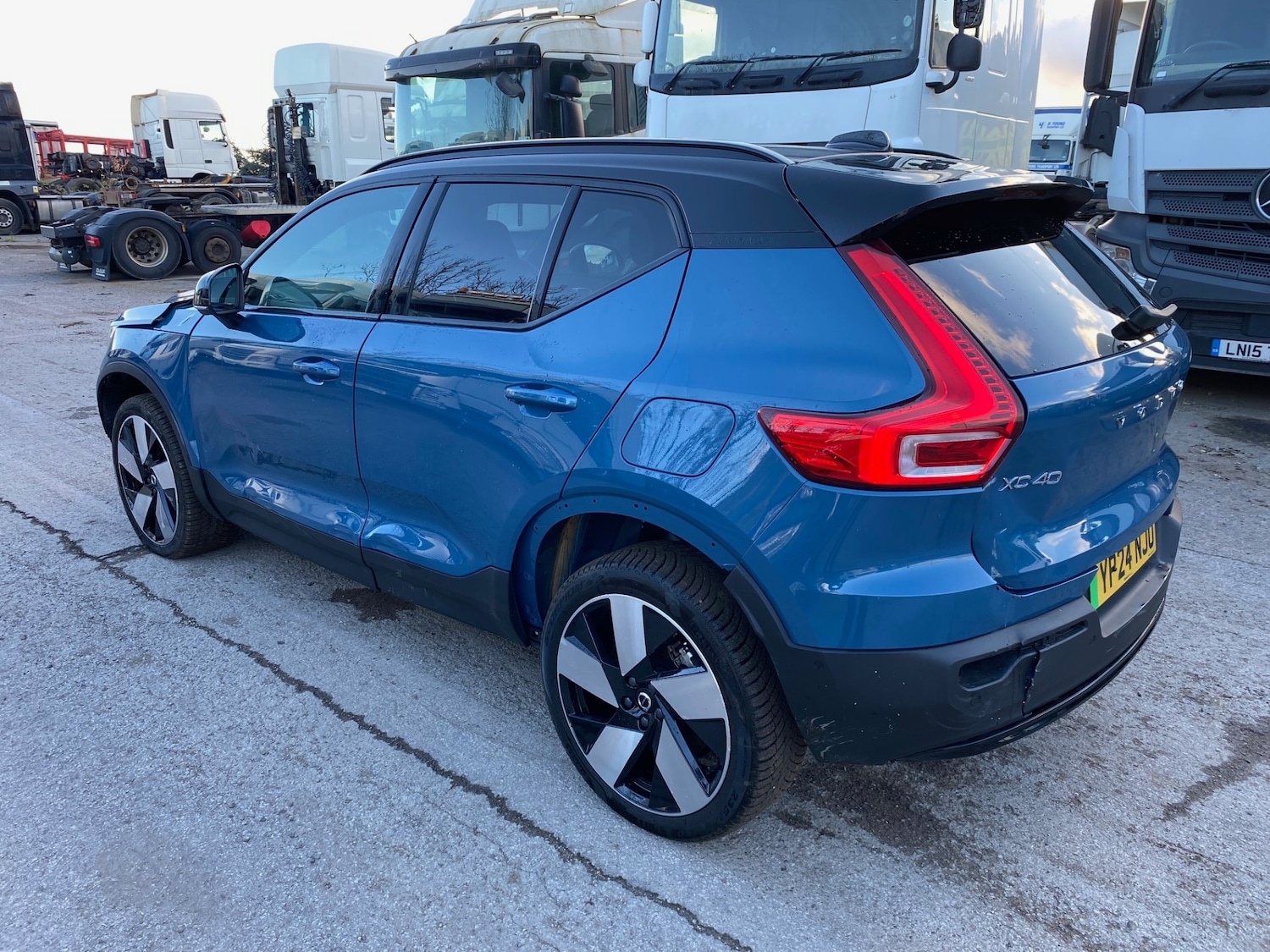 Used Volvo XC40 2024 for sale - 76352267: Photo 2