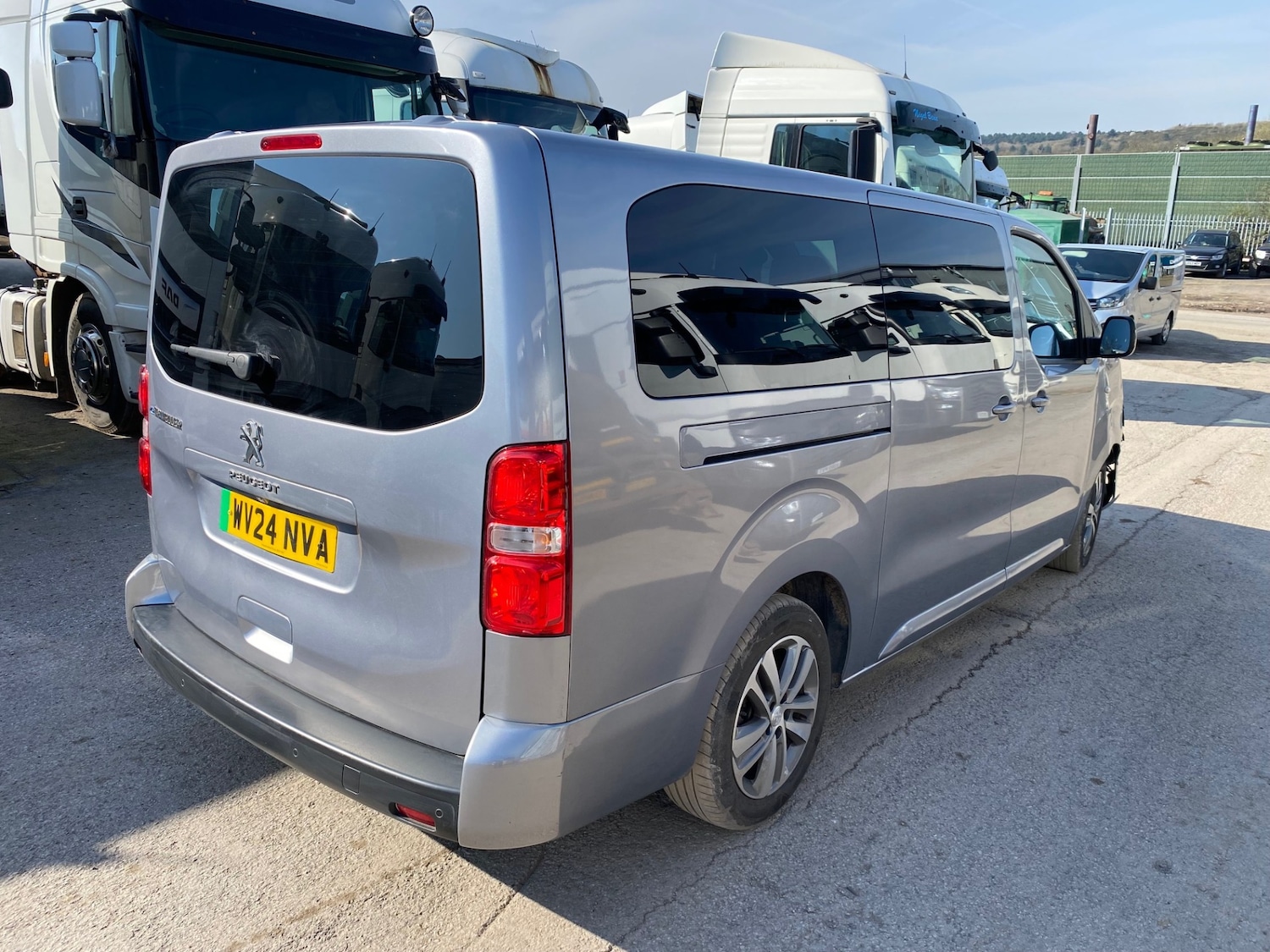 Used Peugeot Traveller 2024 for sale - 77947348: Photo 1