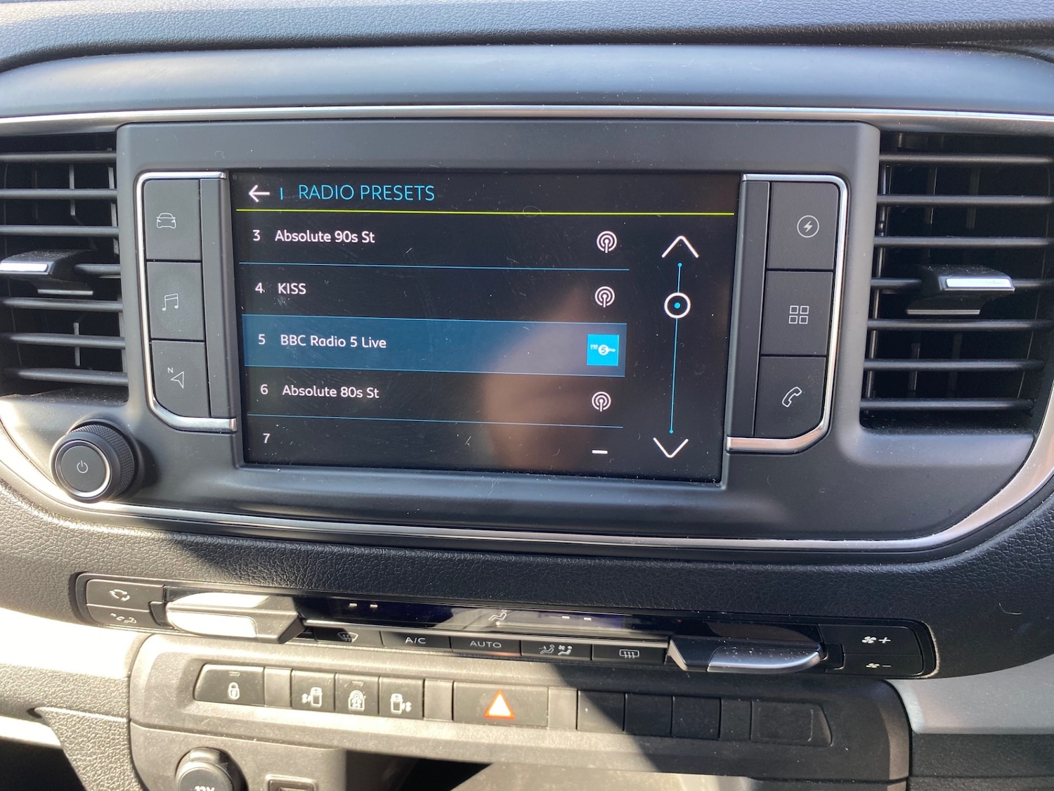 Used Peugeot Traveller 2024 for sale - 77947348: Photo 16