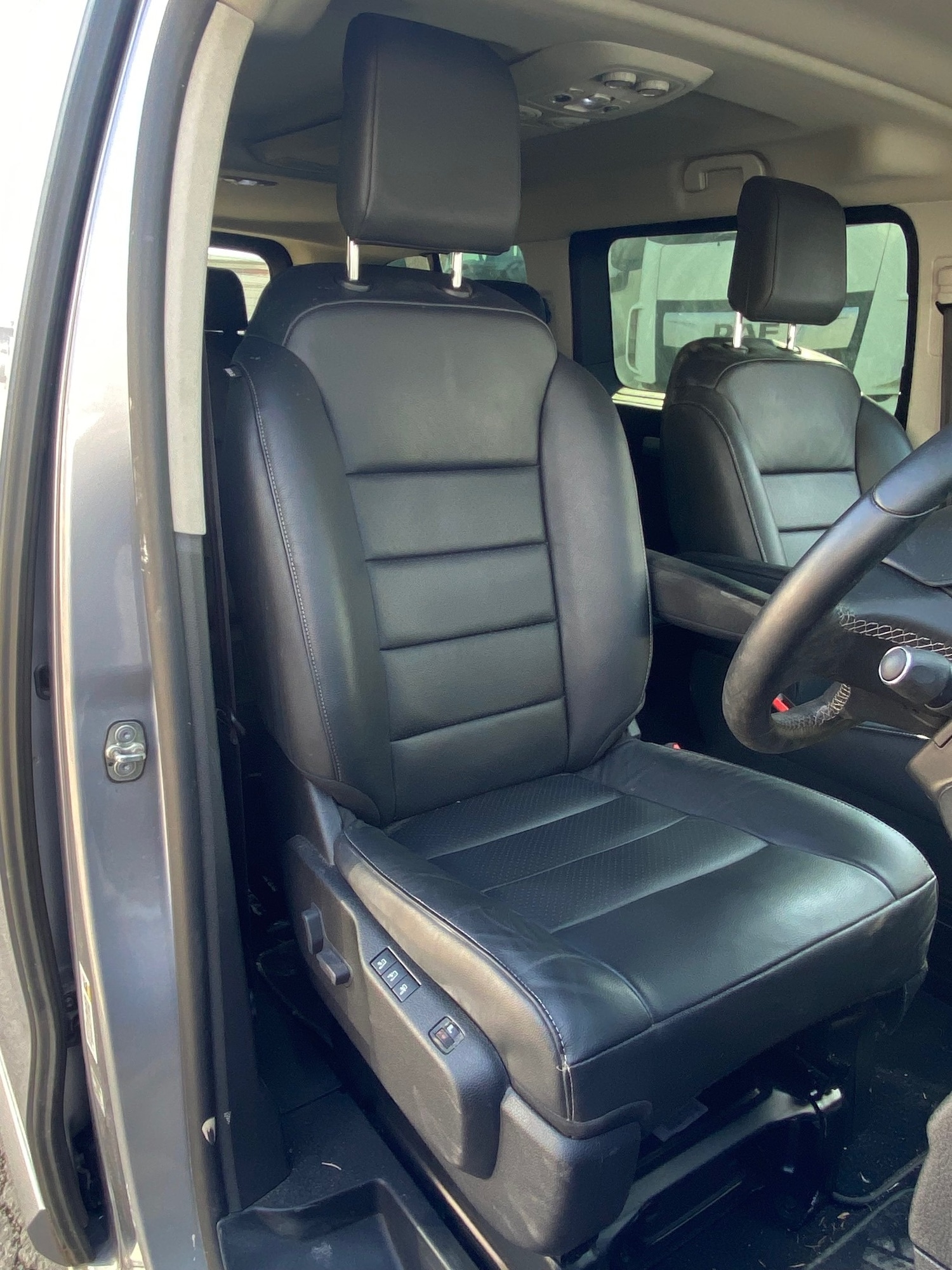 Used Peugeot Traveller 2024 for sale - 77947348: Photo 18