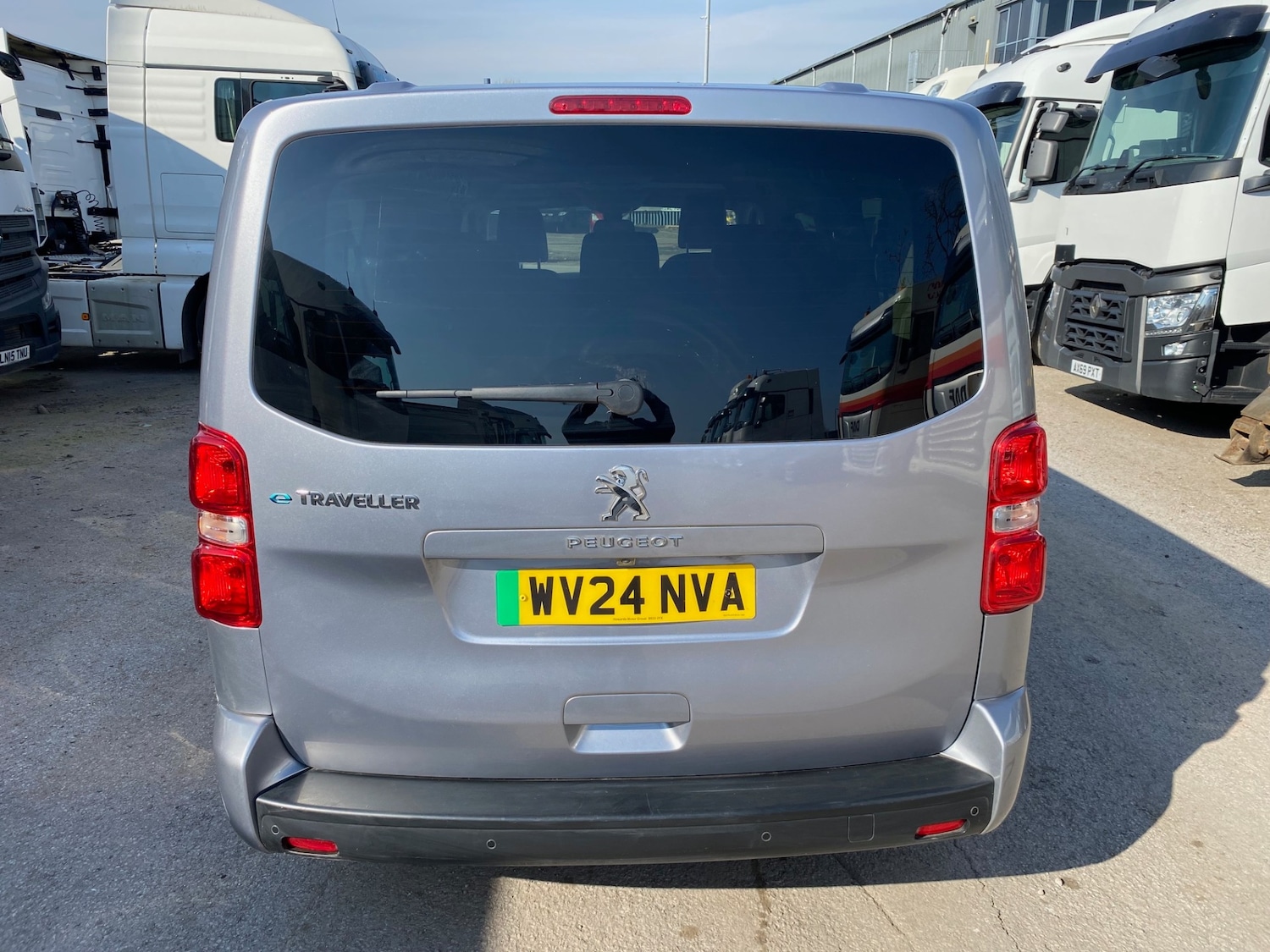 Used Peugeot Traveller 2024 for sale - 77947348: Photo 2
