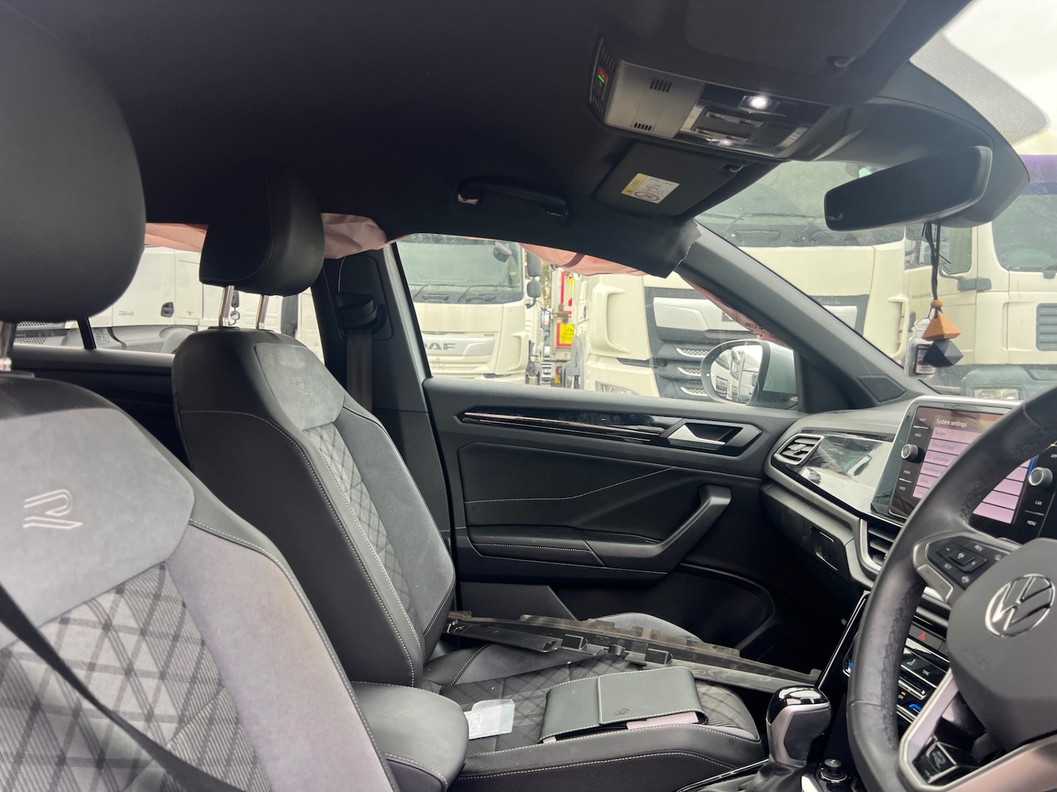 Used Volkswagen T-Roc 2024 for sale - 76488470: Photo 11