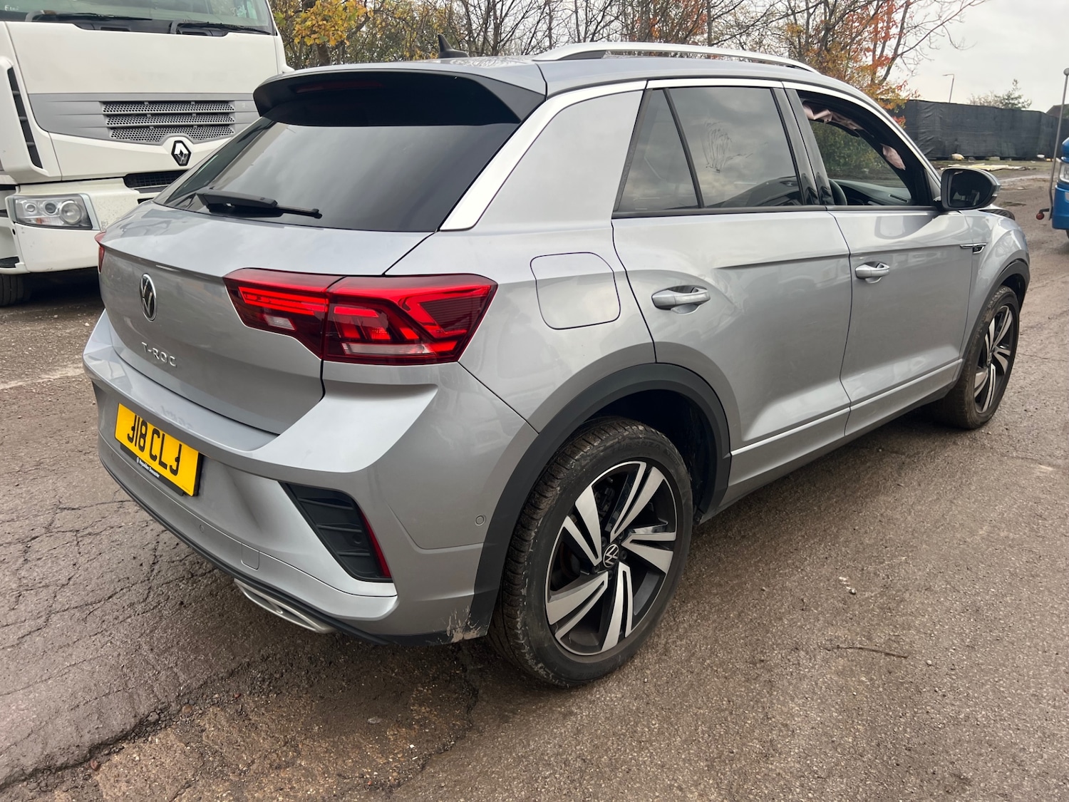 Used Volkswagen T-Roc 2024 for sale - 76488470: Photo 2