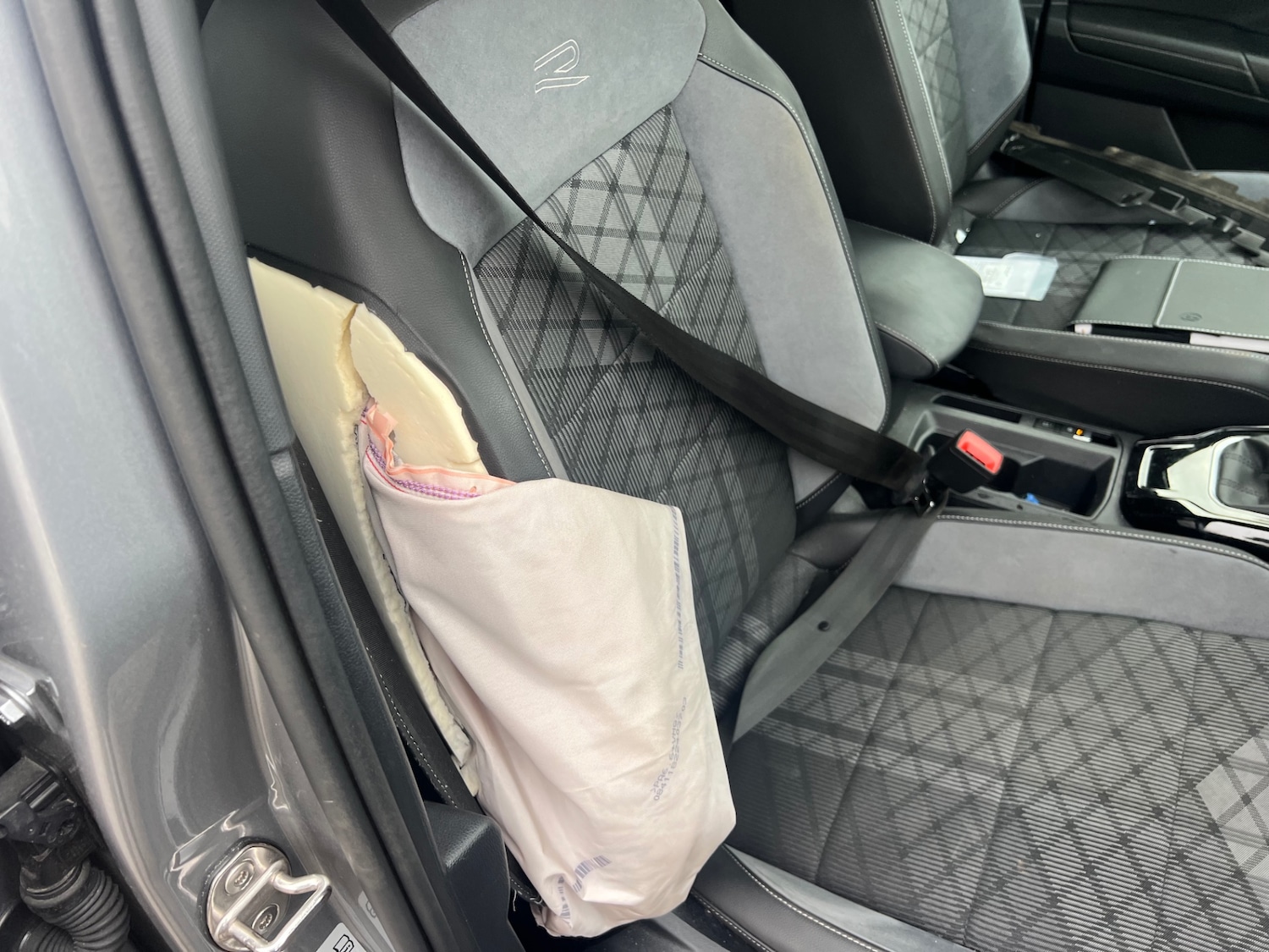 Used Volkswagen T-Roc 2024 for sale - 76488470: Photo 9