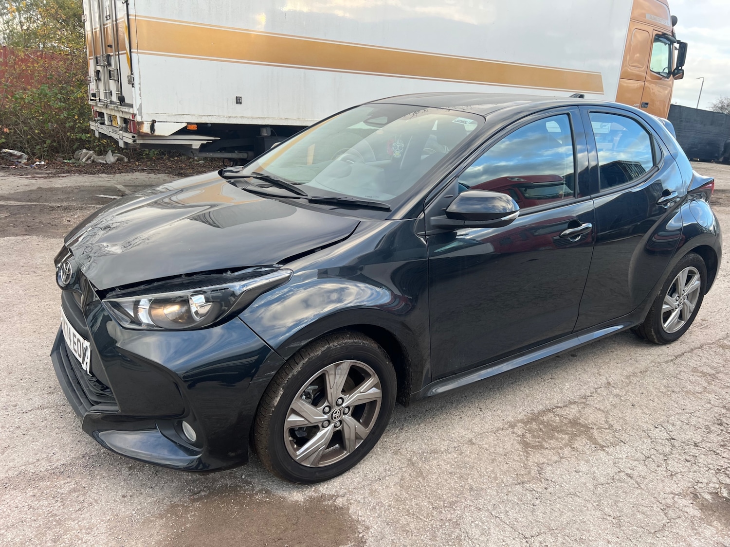 Used Toyota Yaris 2024 for sale - 76557748: Photo 1