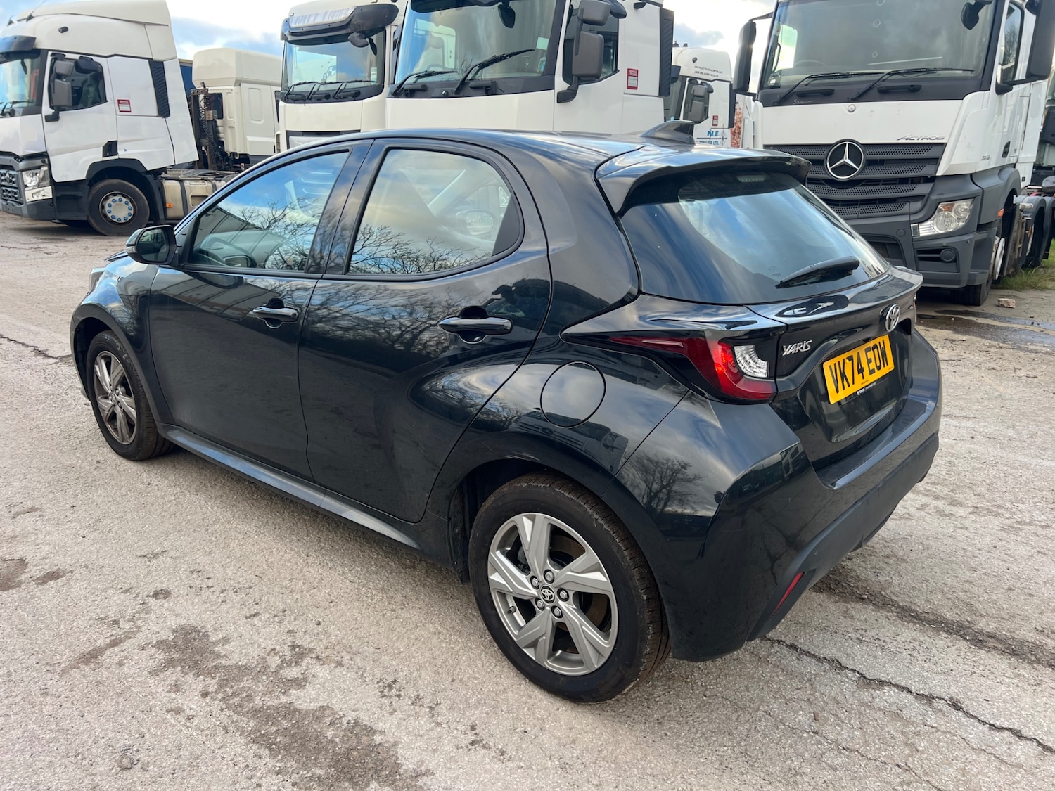 Used Toyota Yaris 2024 for sale - 76557748: Photo 2