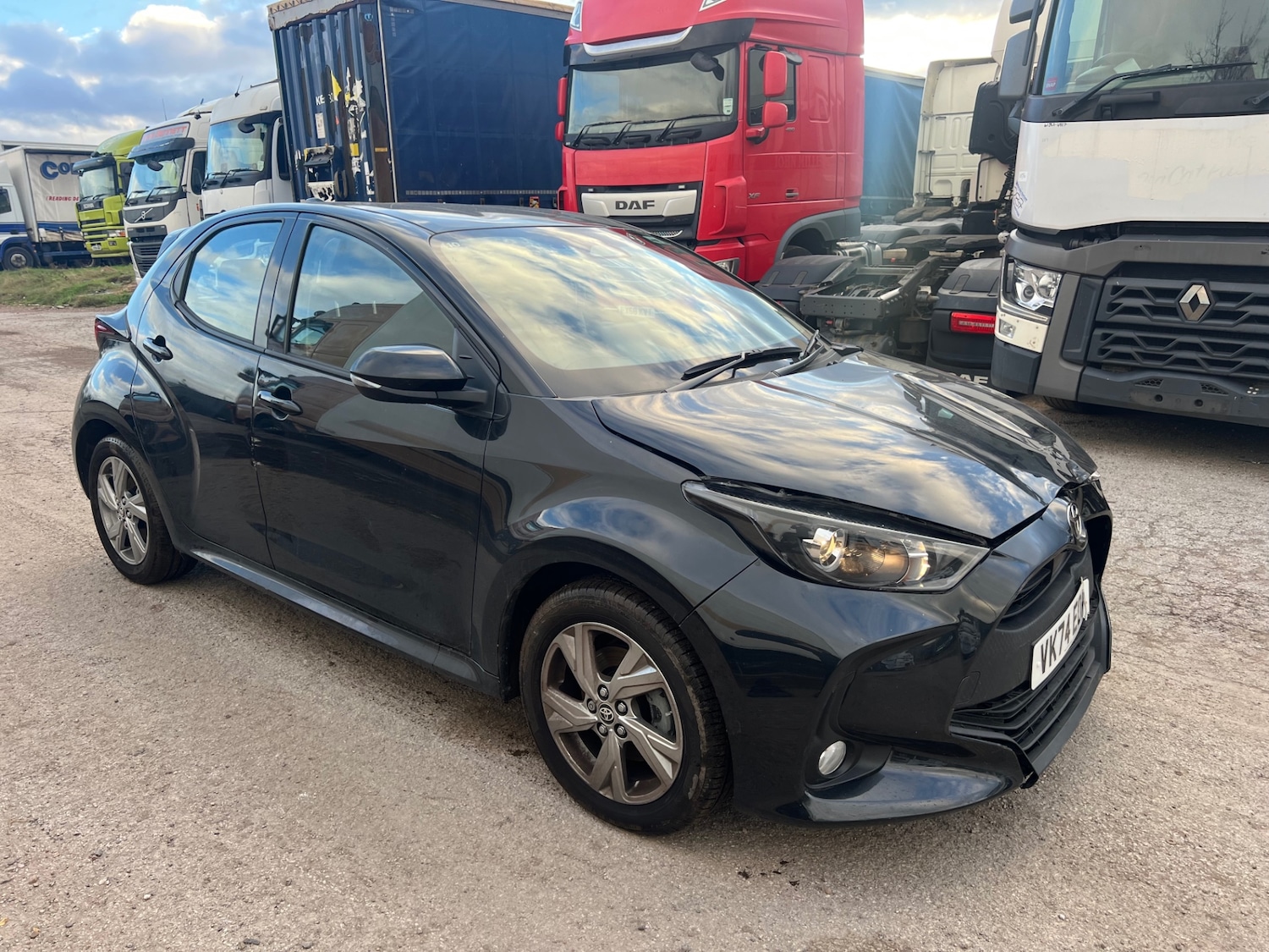 Used Toyota Yaris 2024 for sale - 76557748: Photo 3