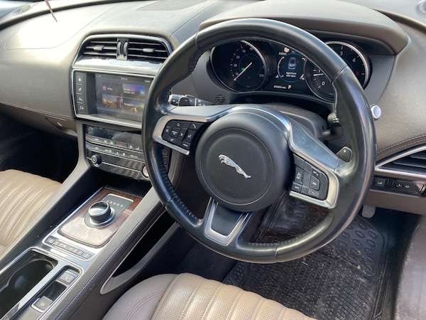 Used Jaguar F-Pace 2017 for sale - 74537704: Photo 6