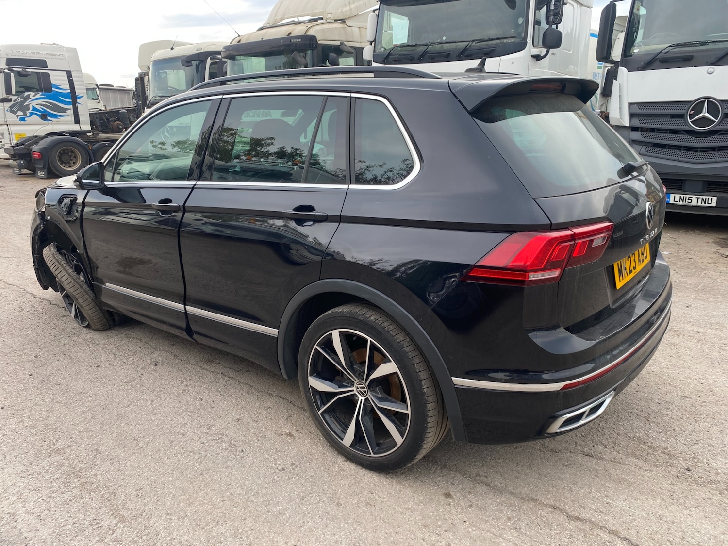 Used Volkswagen Tiguan 2023 for sale - 76121229: Photo 2