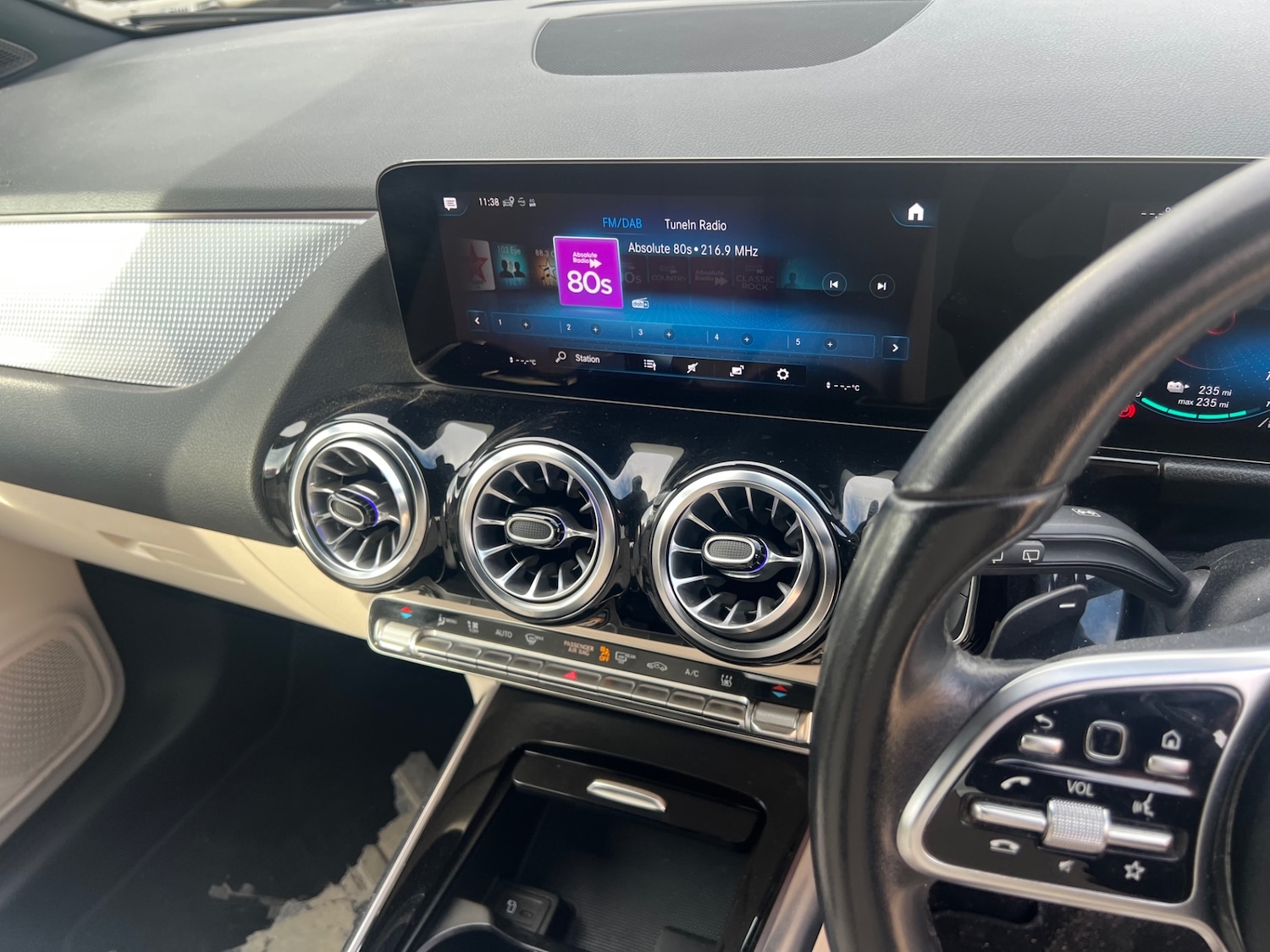 Used Mercedes-Benz EQA 2022 for sale - 76392528: Photo 8