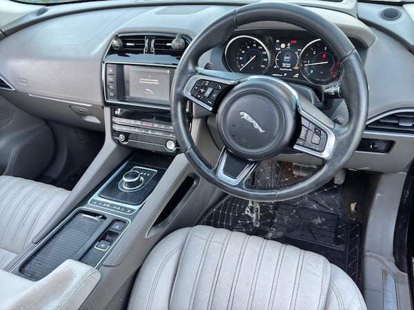 Used Jaguar F-Pace 2016 for sale - 73442709: Photo 6