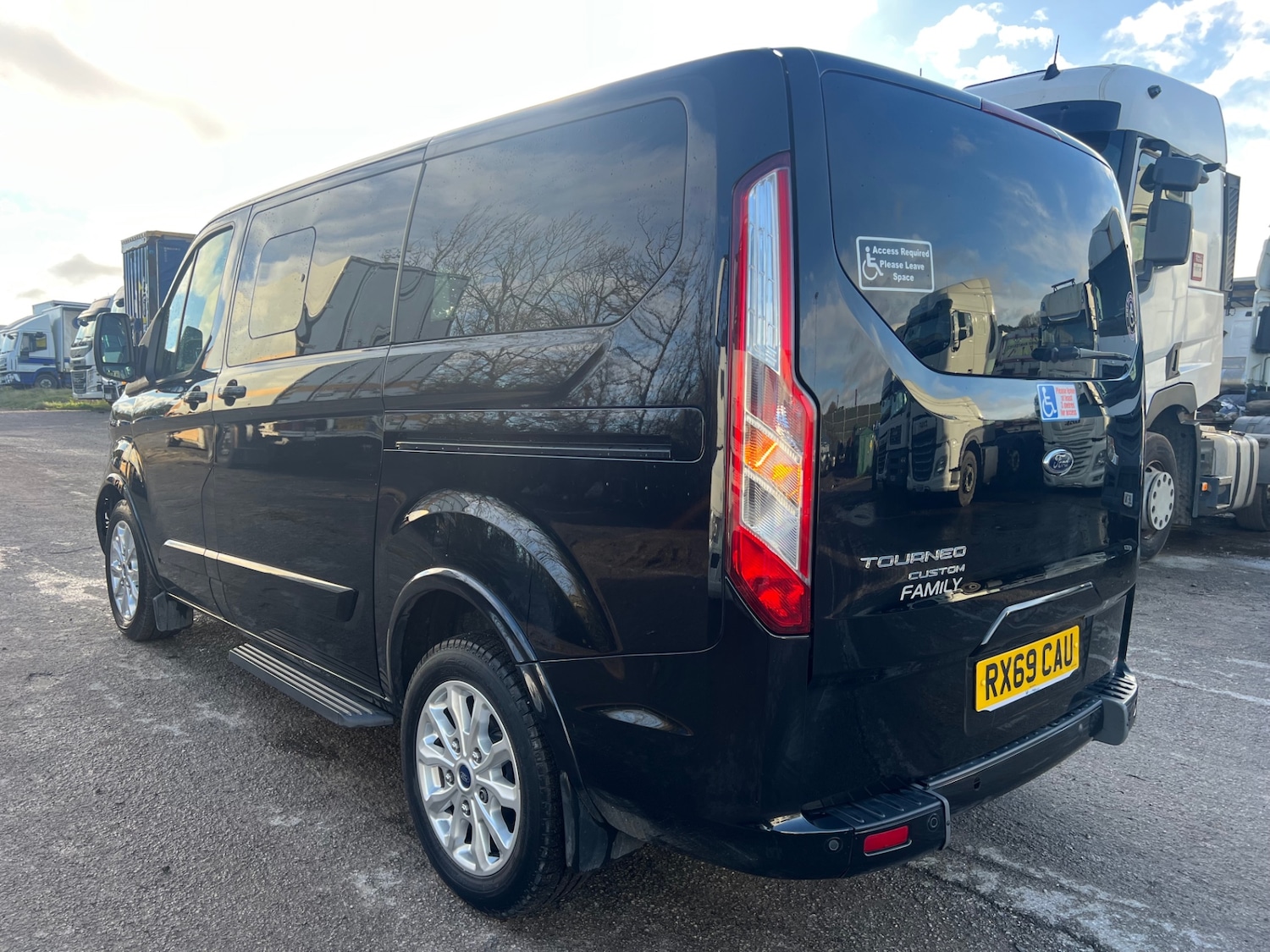 Used Ford Tourneo Custom 2019 for sale - 76595330: Photo 2