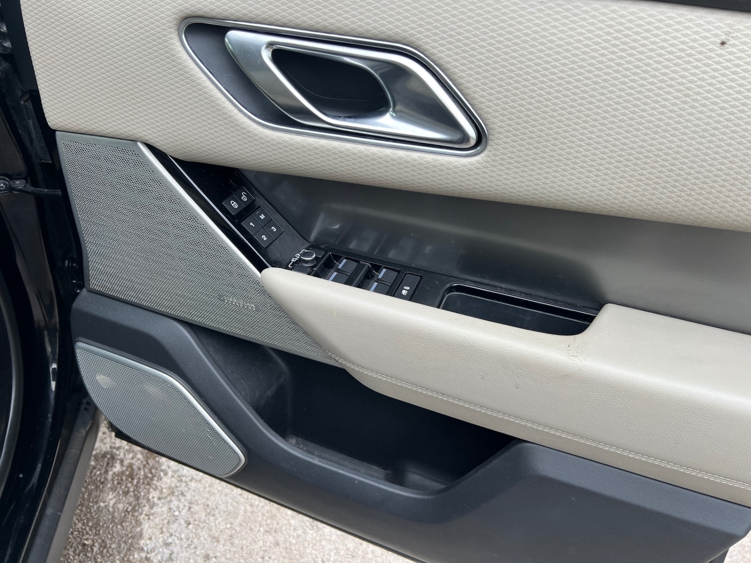 Used Land Rover Range Rover Velar 2018 for sale - 76392516: Photo 12