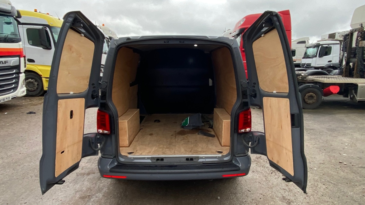 Used Volkswagen Transporter 2024 for sale - 77490132: Photo 13