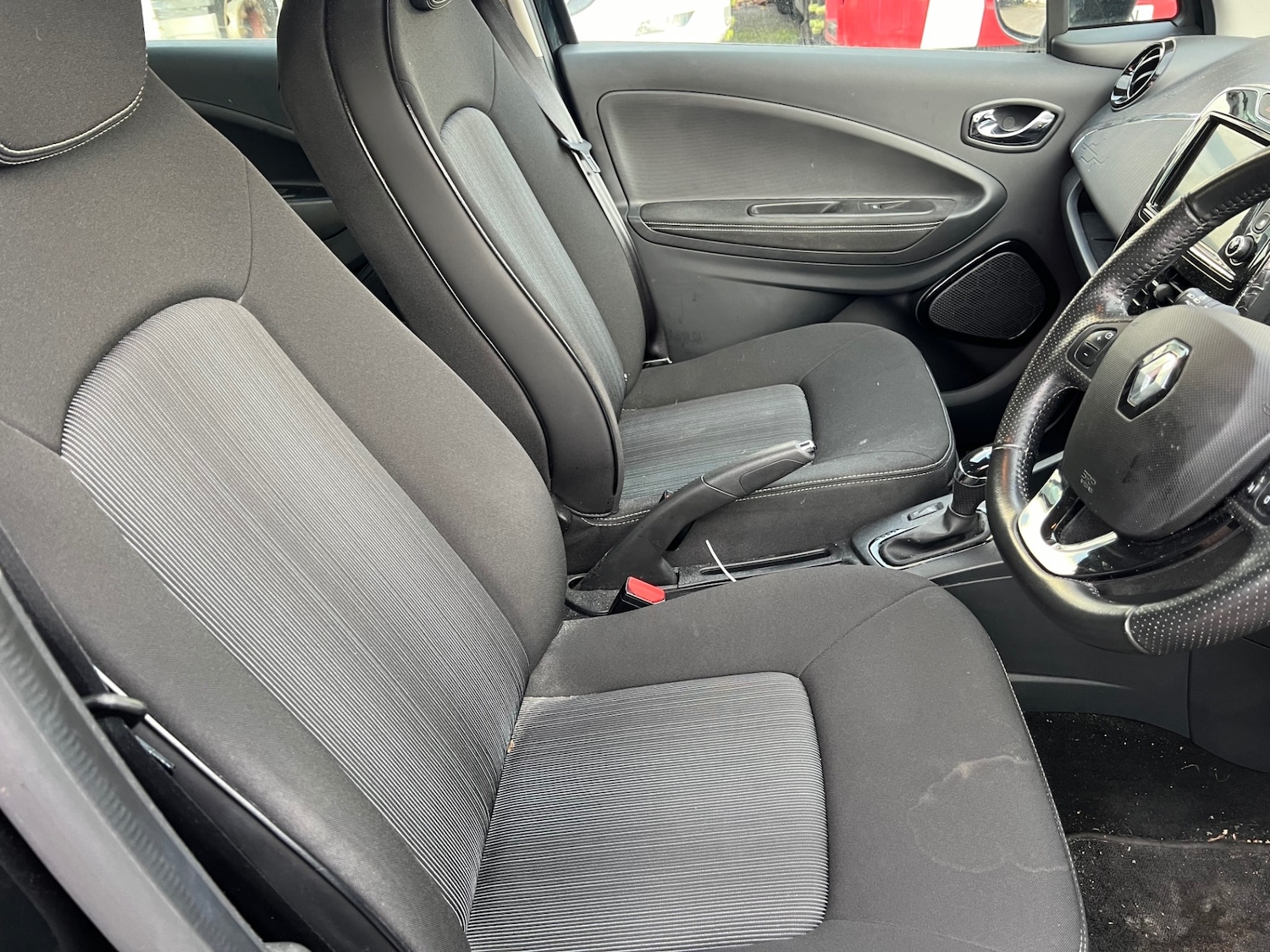 Used Renault Zoe 2018 for sale - 76847666: Photo 8