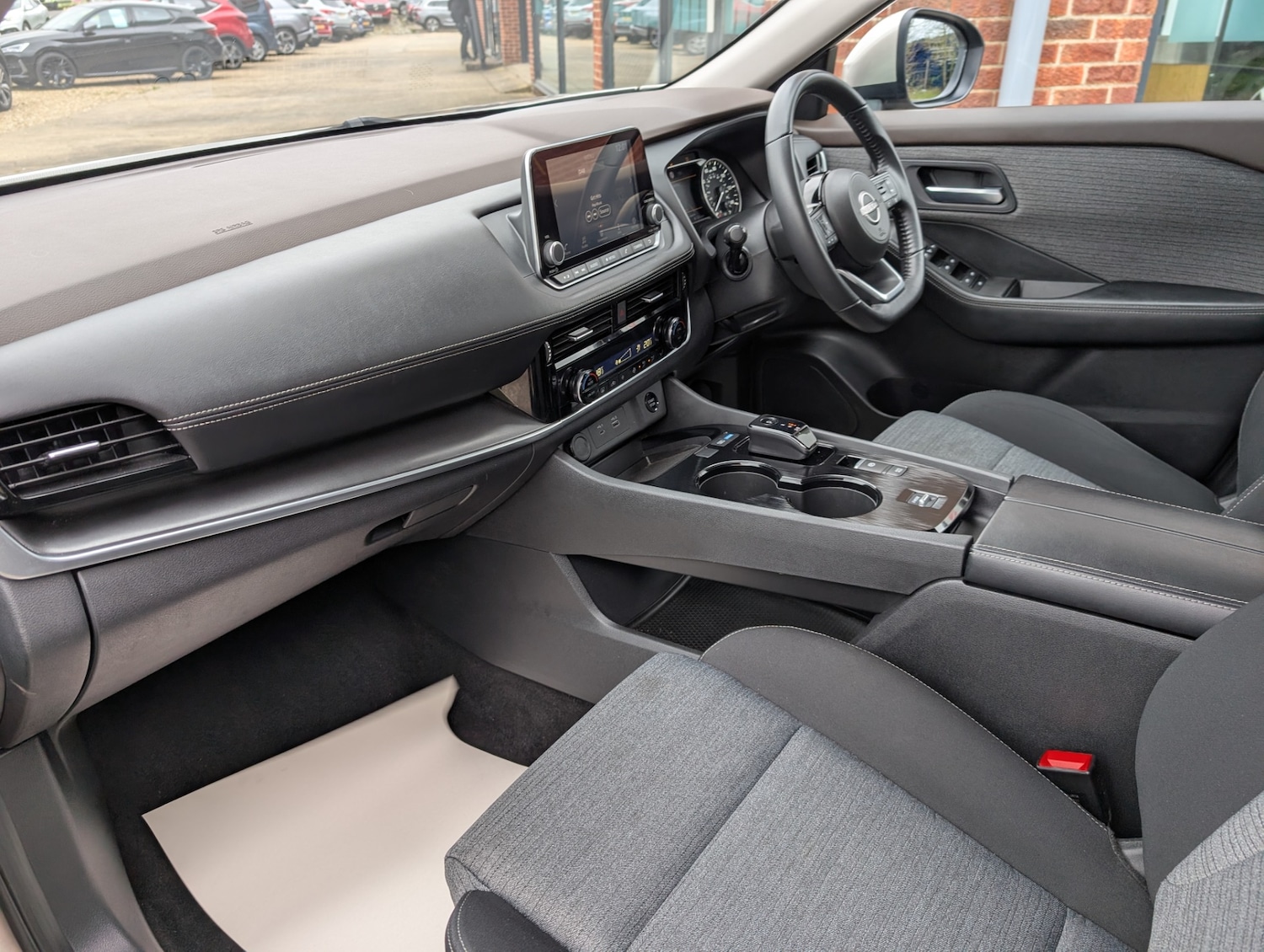 Used Nissan X-Trail 2024 for sale - 78198045: Photo 2