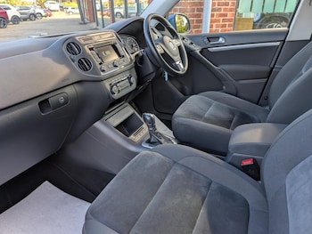 Used Volkswagen Tiguan 2015 for sale - 76269665: Photo 2